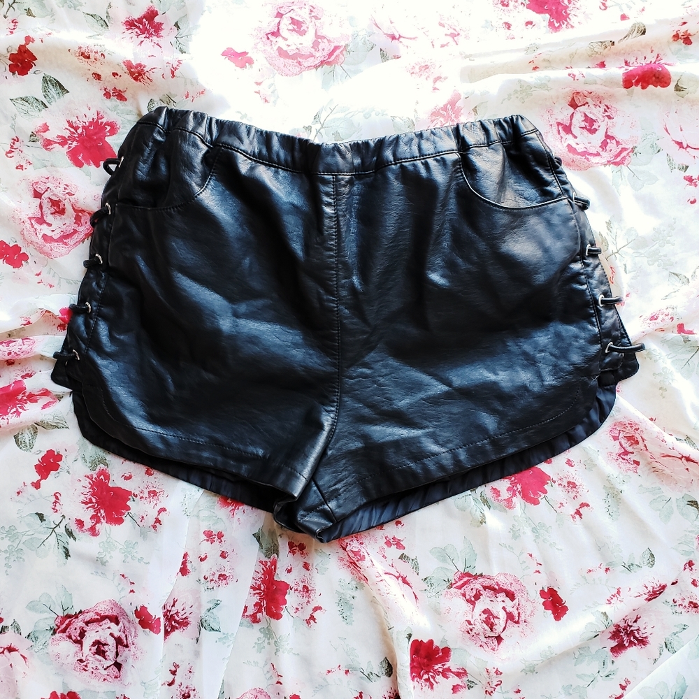 lace side shorts